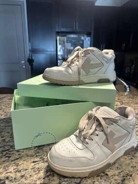 Offwhite out of office beige sneaker